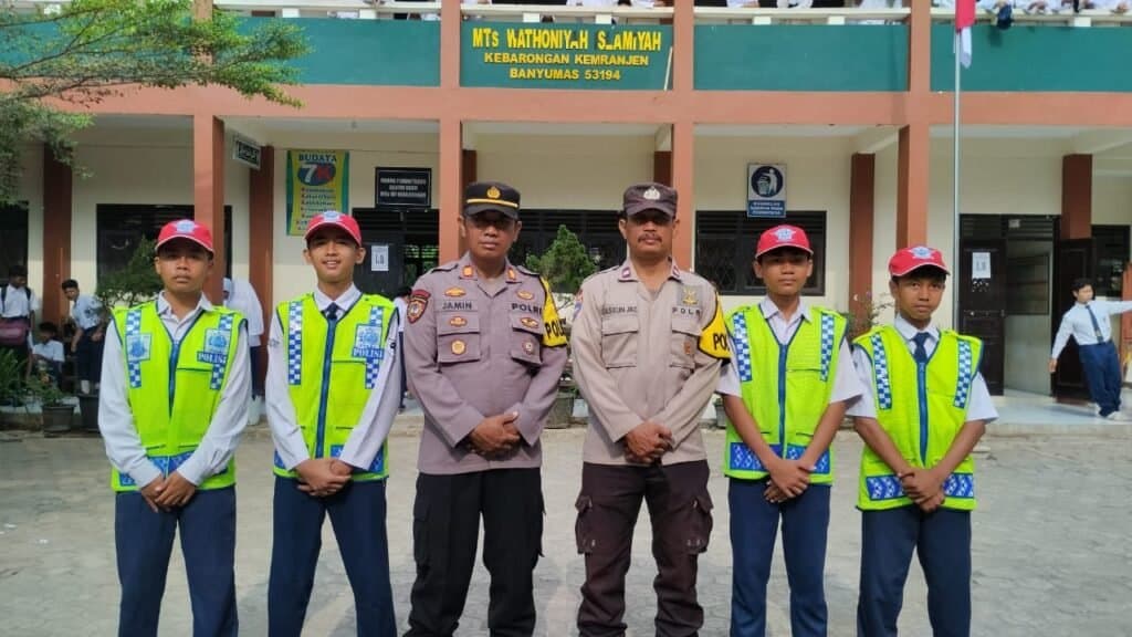 SOSIALISASI TATA TERTIB LALU LINTAS di MTs WI Kebarongan