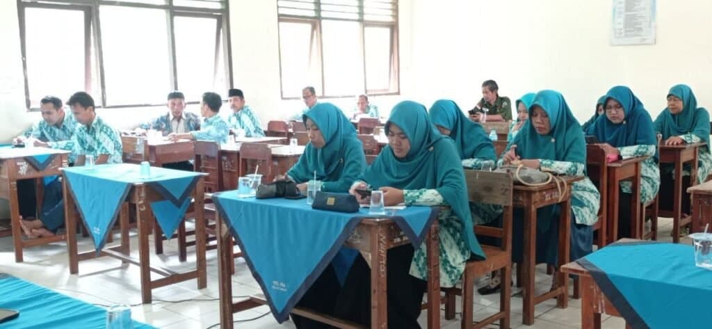 Rapat Persiapan PAT (Penilaian Akhir Tahun) di MTs WI Kebarongan