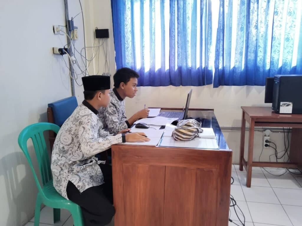 Simulasi Kompetisi Sains Madrasah (KSM) di MTs WI Kebarongan