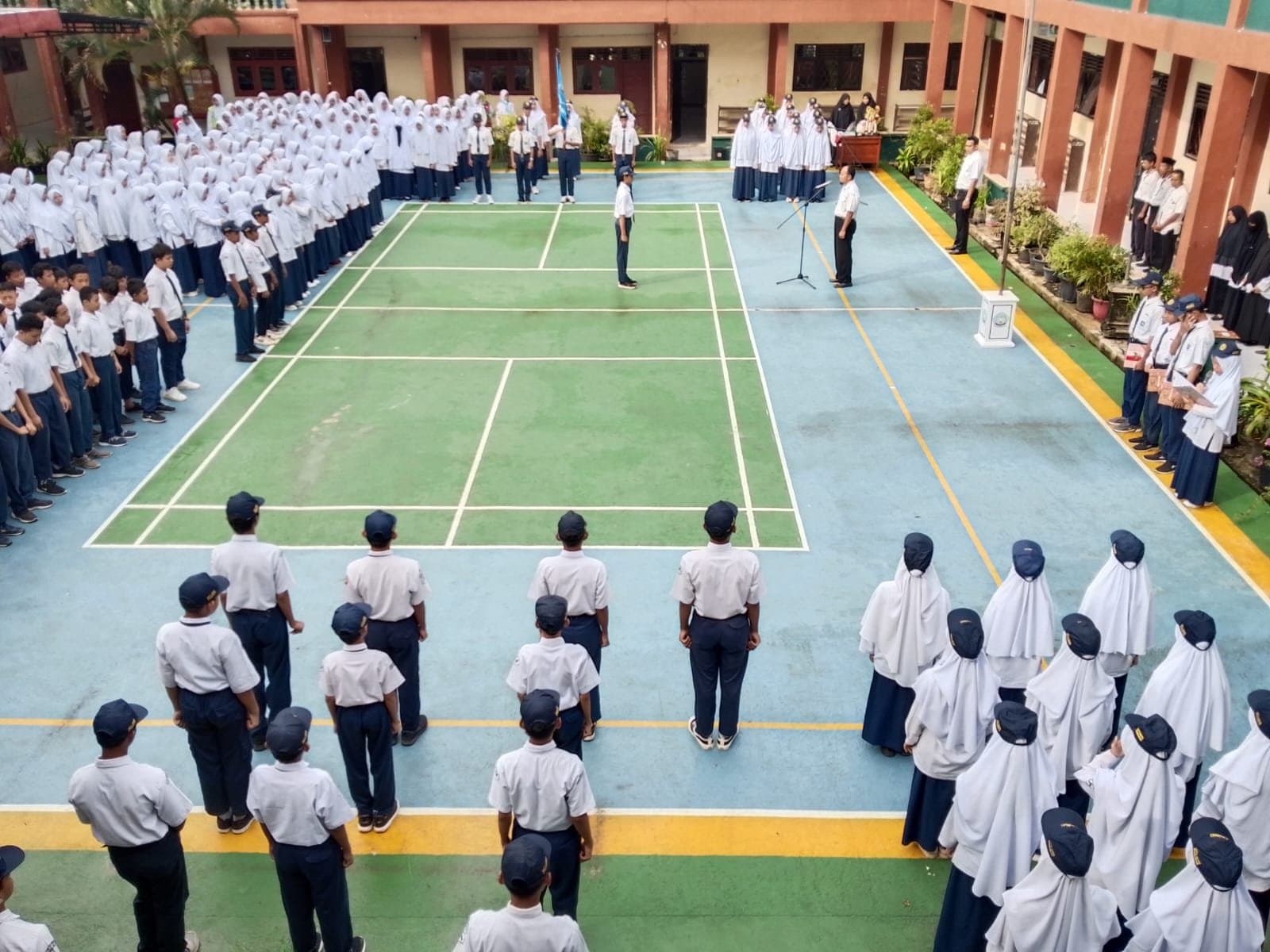Kebersamaan Pendidik dan Santri MTs WI