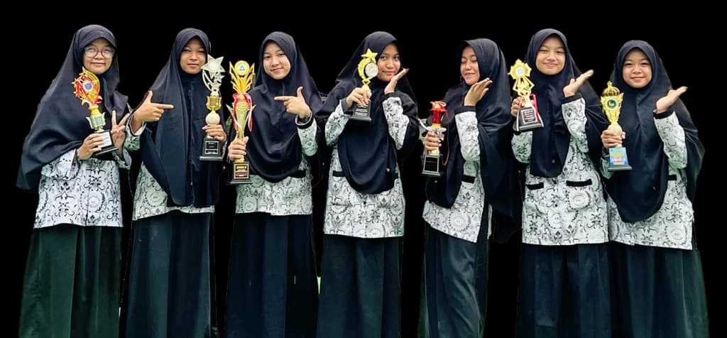 Semarak Semangat & Penampilan Santri Putri MTs WI Kebarongan